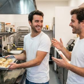 Restaurant Cheff mounting a dish